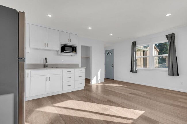 Building Photo - 1155 W Exposition Blvd