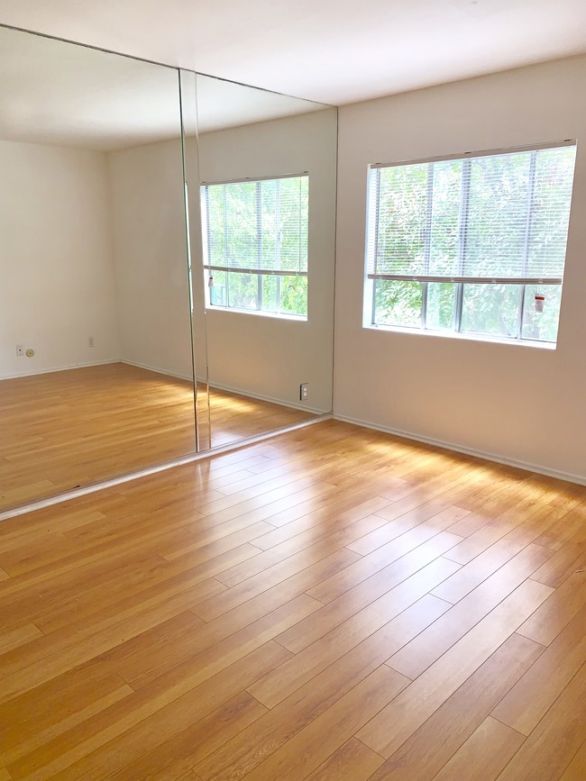 Building Photo - 5460 White Oak Ave