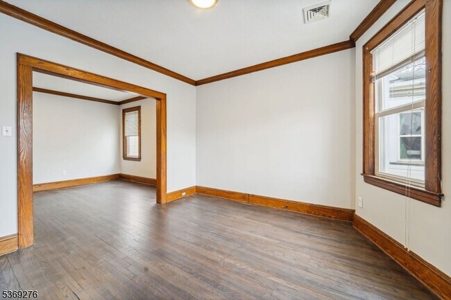 Building Photo - 410 E Kinney St