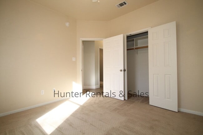 Building Photo - Country Trails Gem with a Pool Made for Te...