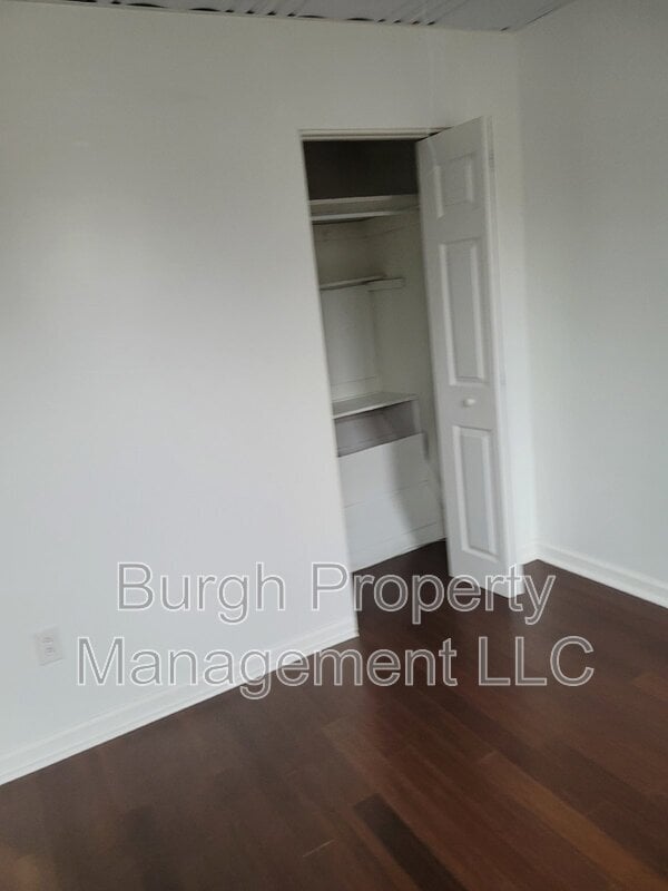 Building Photo - 2206 Woodstock Ave