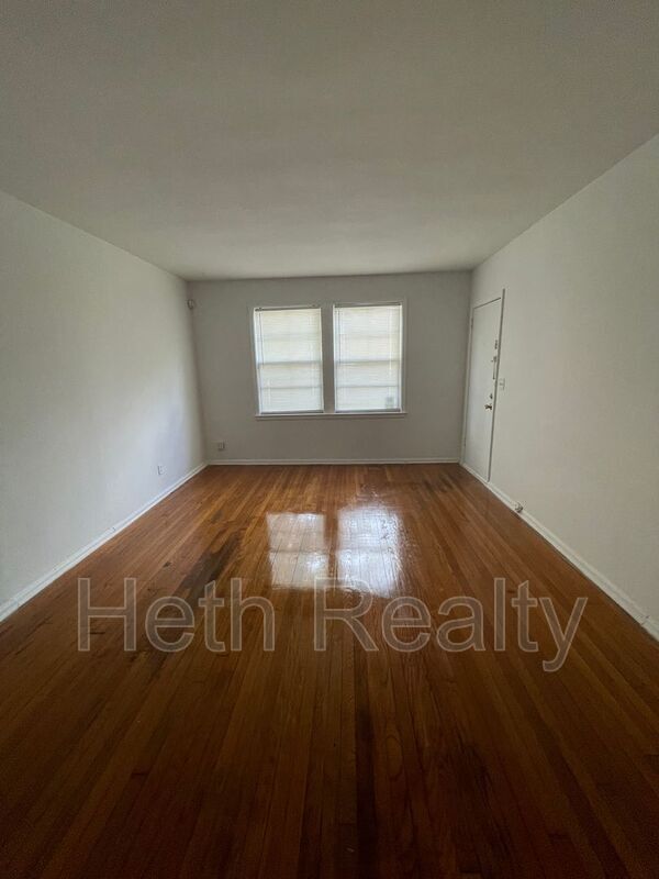 Building Photo - 1529 McDuff Ave S