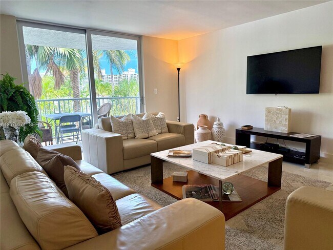 Building Photo - 210 Seaview Dr