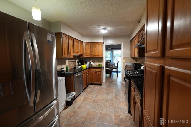 Building Photo - 151 Tennyson Dr