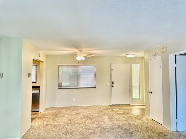 Building Photo - 2530 Clairemont Dr