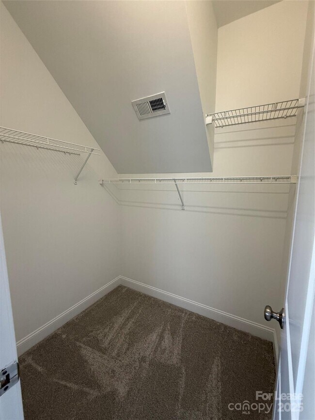 Building Photo - 311 Woodvale Pl