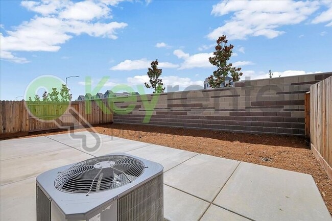 Building Photo - 2129 Shady Tree Cir