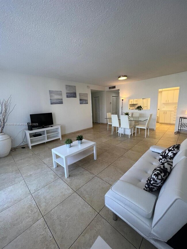 Building Photo - 3505 S Ocean Dr