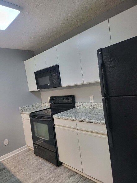 Kitchen - 661 Bartons Landing Pl
