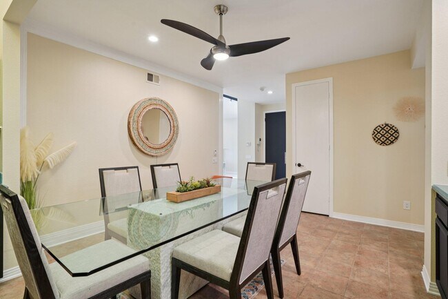 Building Photo - 29 Lakeshore Dr