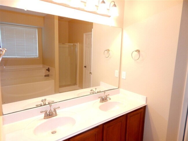 Building Photo - 814 Levi Bend