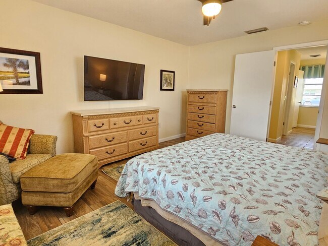 Building Photo - 426 Pineview Dr