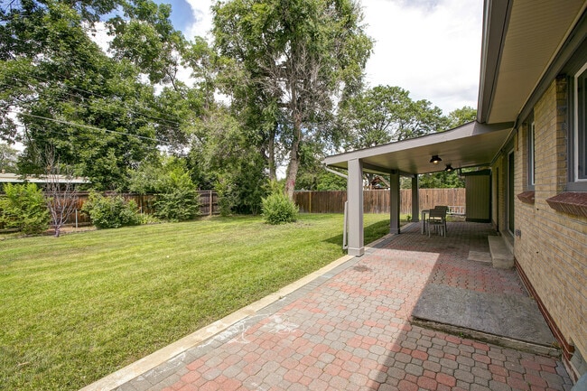 Building Photo - Rent this Gorgeous Fully Updated 3 Bd/ 1.5...