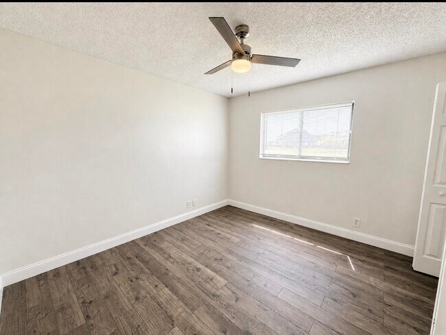 Building Photo - 22750 Pickerel Cir