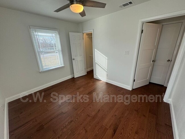 Building Photo - 822 Avenue C