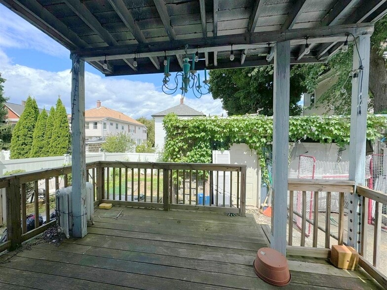 Building Photo - 9 Gordon St