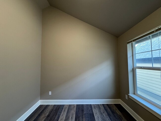 Building Photo - Amazing 2Bed/2.5 Bath Townhome in West Seattle!