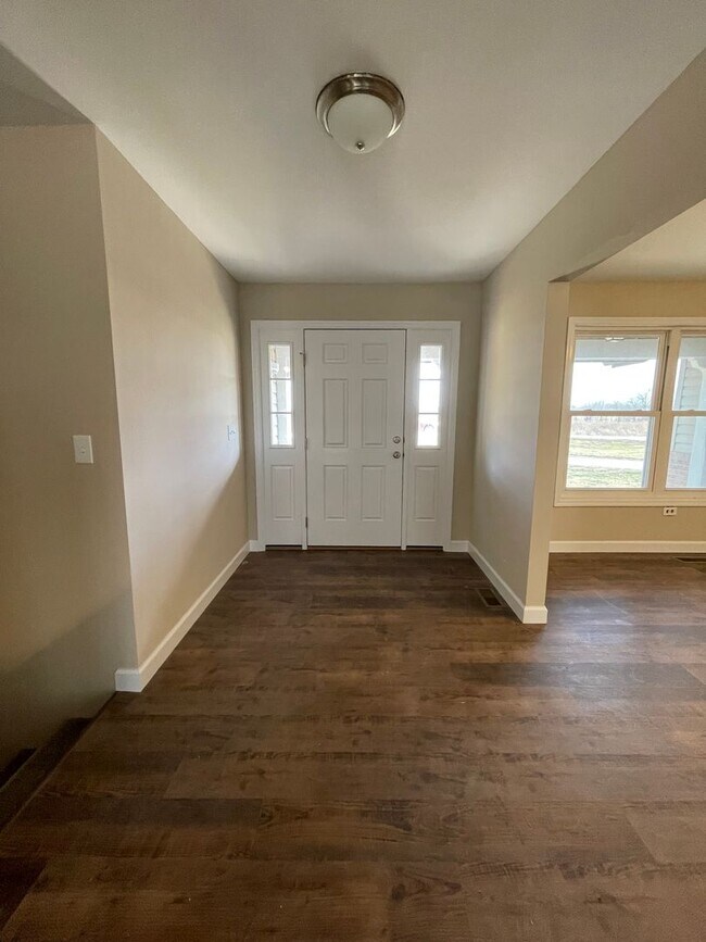 Building Photo - FOR RENT! 6 Bedroom 3 Bathroom in Moscow Mills, MO!