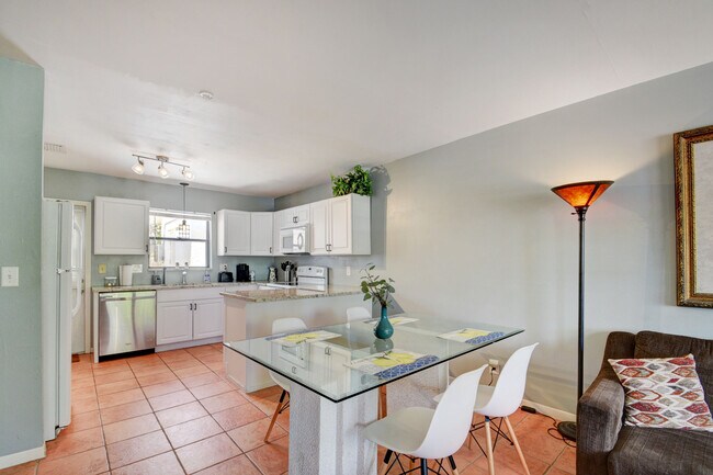 Primary Photo - 103 SW 10th Ave