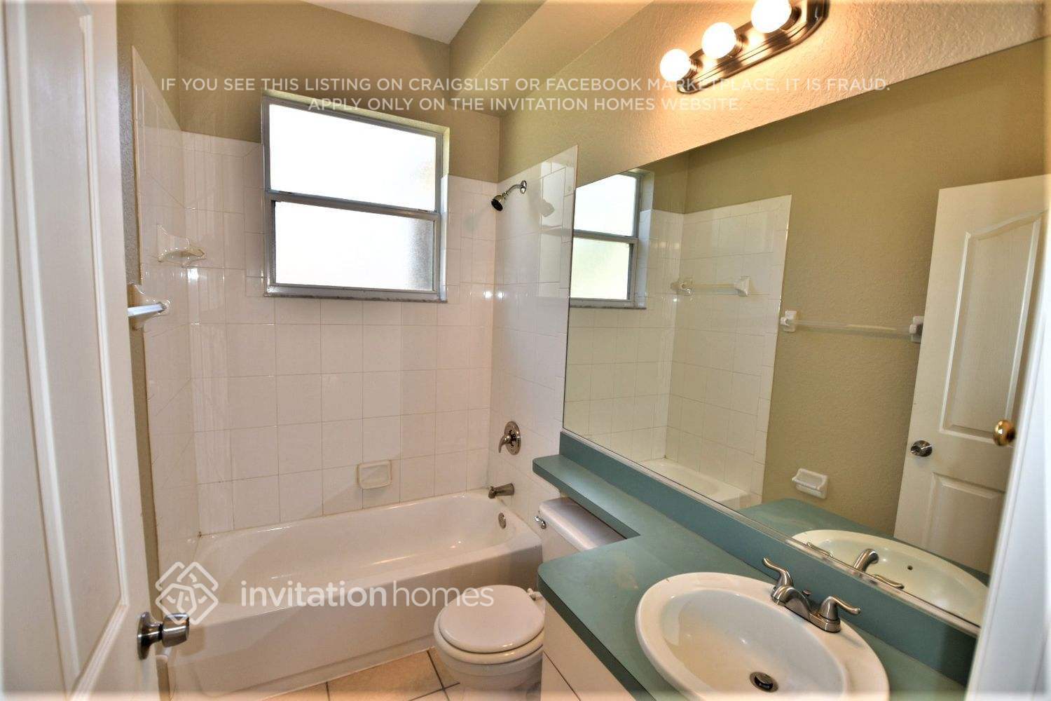 Building Photo - 2844 Wells Ave