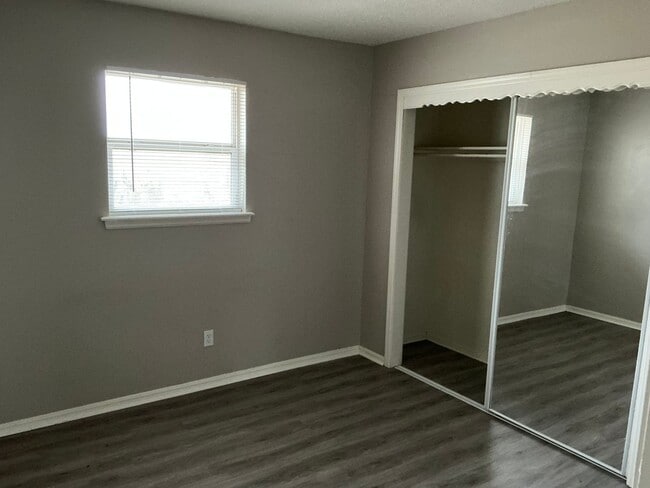 Building Photo - 3 bed 1 bath 1 car, fenced yard, one car garage! Moore Schools