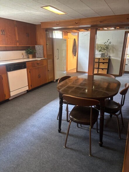 Large finished basement area - 1001 Sunset Ave