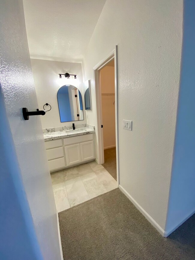 Building Photo - Beautiful 3 bedroom, 2.5 bathroom Rocklin ...