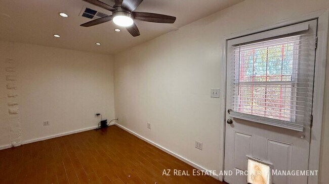 Building Photo - 4618 N 12th Pl