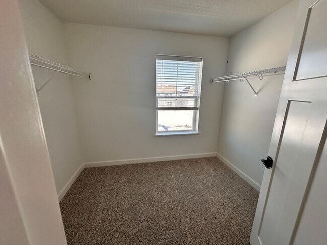 Building Photo - 5279 Long Pointe Pass