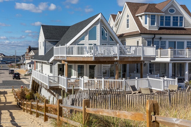 Building Photo - 502 Sunset Blvd