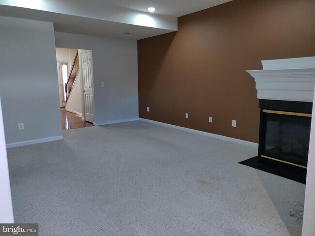Building Photo - 4638 Odessa Dr