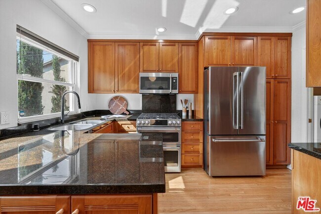 Building Photo - 1515 Rendall Pl