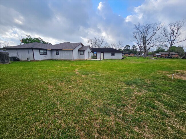 Building Photo - 1131 County Rd 515