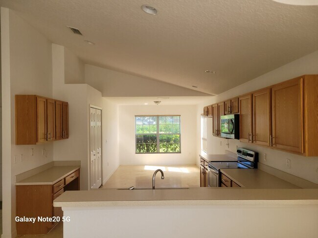Building Photo - FOR RENT!! CHARMING AND COZY 3 BEDROOM 2 B...