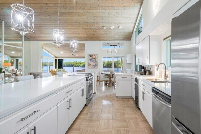 Building Photo - 6110 N Ocean Blvd