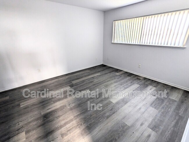 Building Photo - 917 Cabrillo Dr