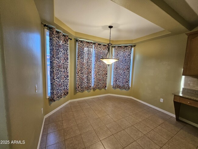 Building Photo - 3216 S Cottonwood Dr