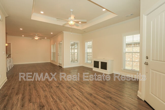 Building Photo - 2106 SW Huntwick Ave