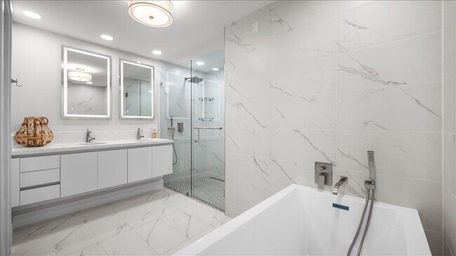 Building Photo - 3100 N Ocean Dr