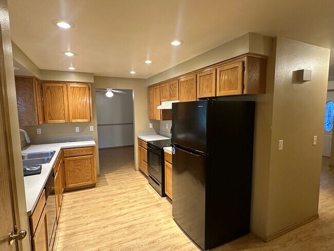 Building Photo - Beautiful 3-Bedroom Home in Gated Clearwood Community!