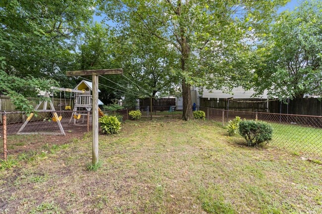 Building Photo - Townhouse for Rent in Virginia Beach!