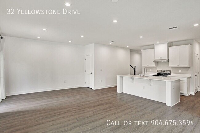 Building Photo - 32 Yellowstone Dr