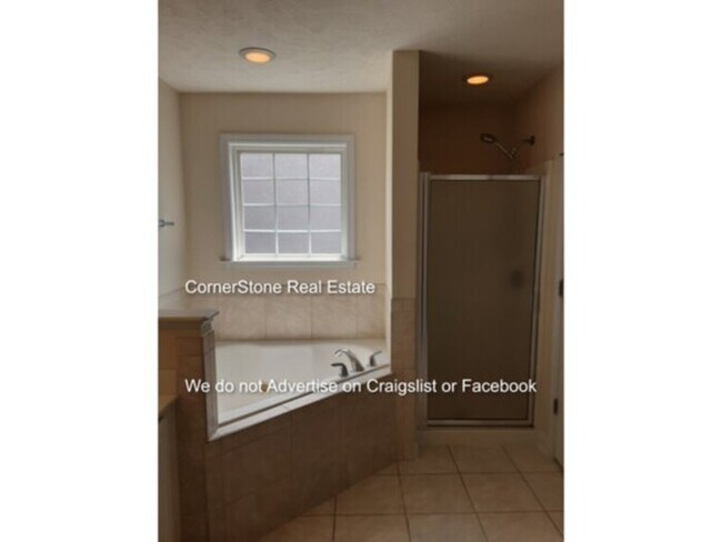 Building Photo - 1830 Balmoral Dr