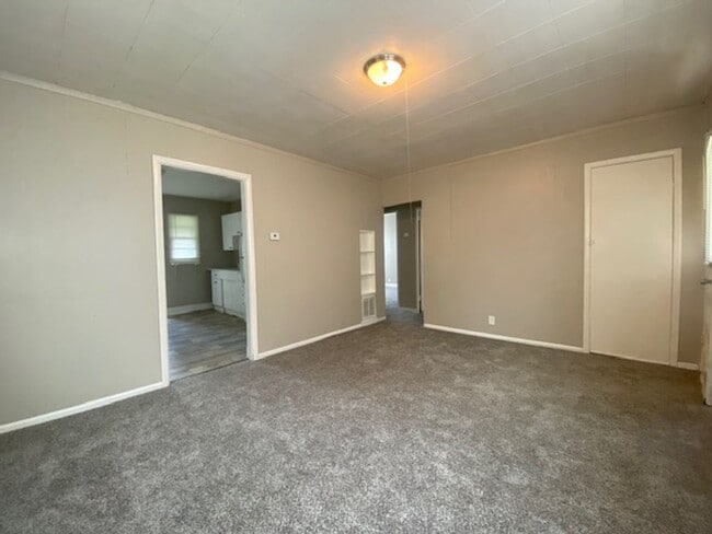 Building Photo - 2 Bed 1 Bath Available in Springfield+