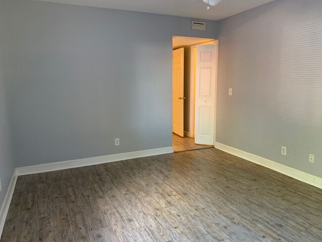 Building Photo - Nice Condo in the heart of Orange Park