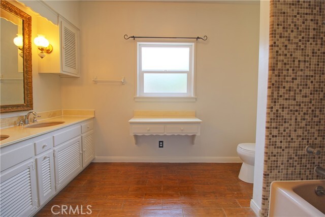 Building Photo - 3208 N Arrowhead Ave