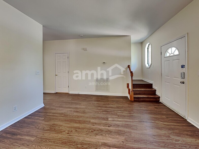 Building Photo - 8146 Coley Davis Rd