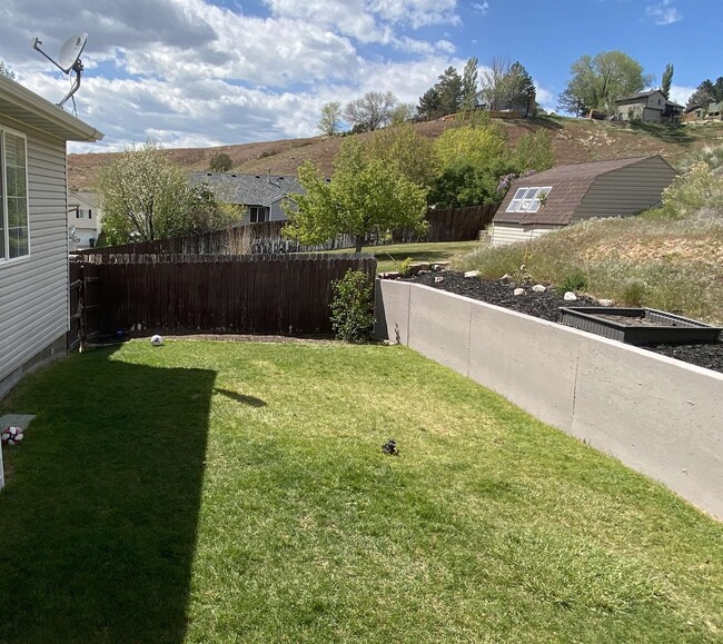 Building Photo - 3020 Silverfield Way