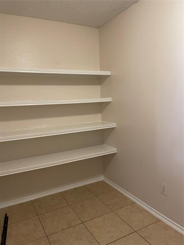 Building Photo - 817 Parkhill Dr
