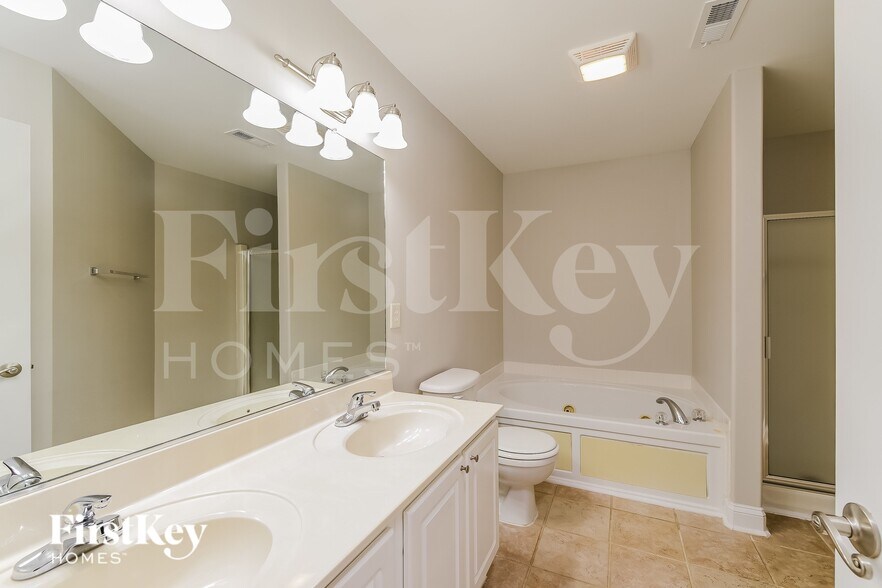 Building Photo - 5819 Willowdale Dr
